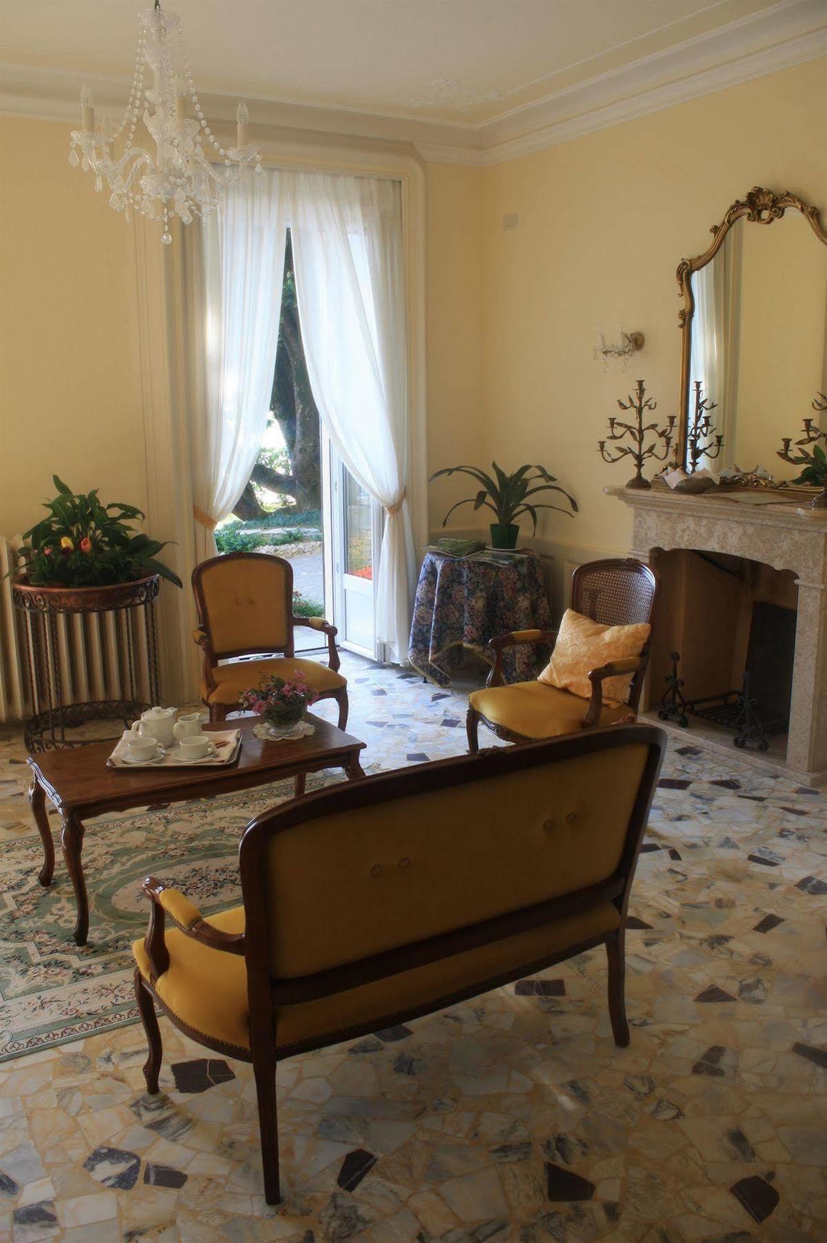 Villa La Mirabella Cadenabbia ภายนอก รูปภาพ